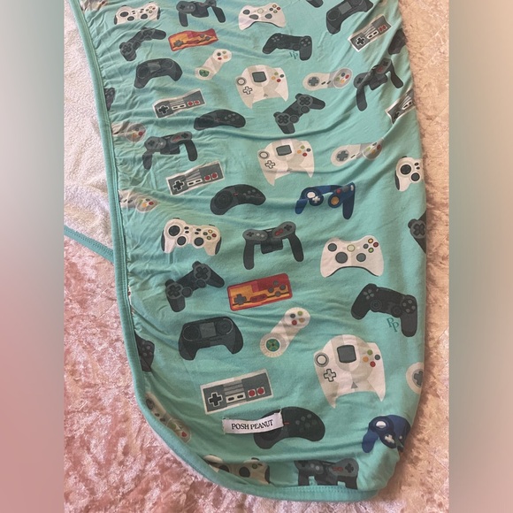 Posh peanut gamer hooded towel used a few times - Picture 4 of 4